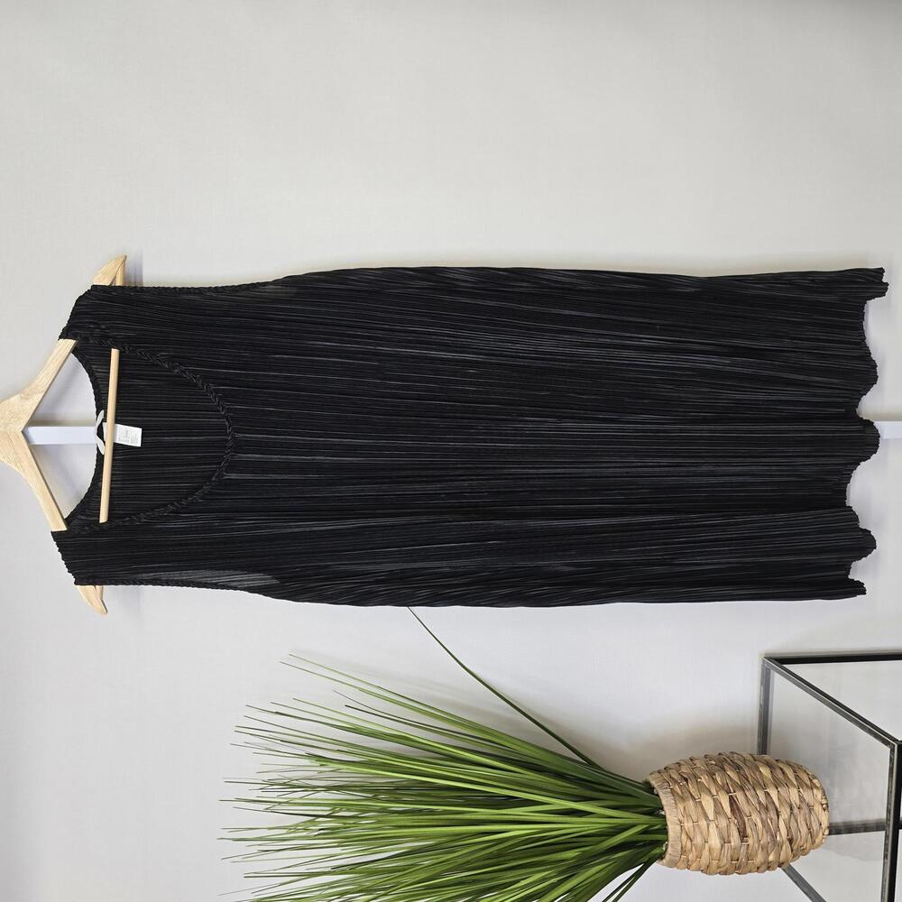 H&M Black Pleated Midi Dress